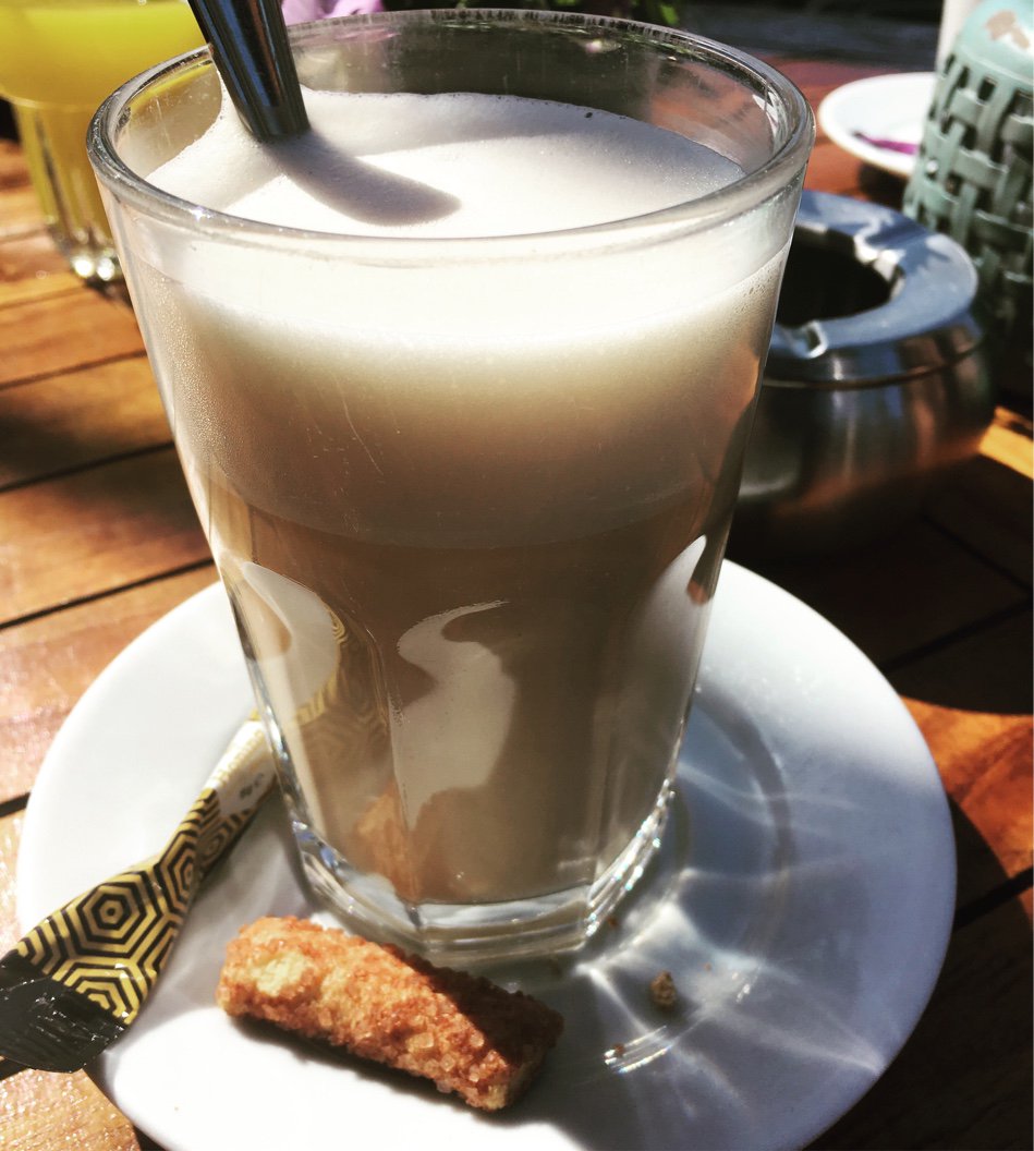 Heerlijk bakkie in de zon. #chicascooking