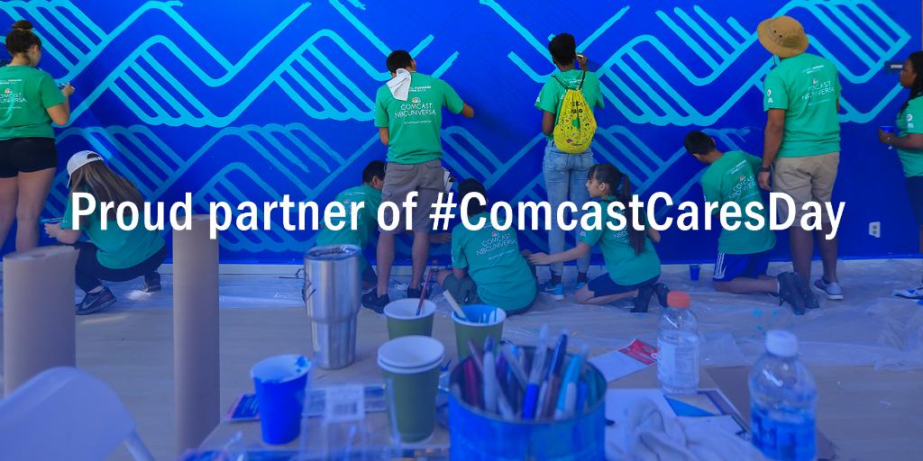 GlblCtzn's tweet photo. We're so proud to join our partner @comcast today in celebrating their over 1 million volunteers since #ComcastCaresDay began in 2001! #BeTheGeneration ✊ https://t.co/sL4P4EU6Cd