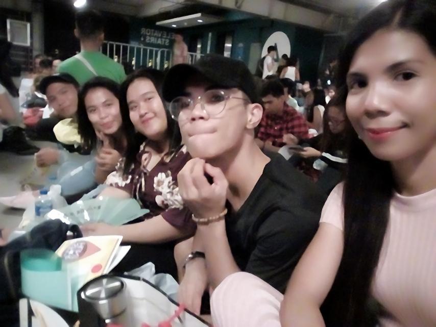 maloglaire25's tweet photo. #starhuntmanila thankful ako dahil nagkaroon ako ng bagong friends . Kahit walang tulog OK lang atleast masaya . https://t.co/xqUlN4U9tC