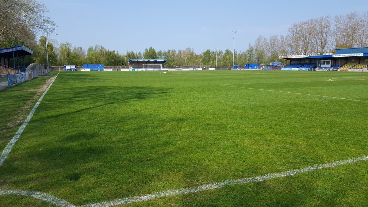 richbriscaF1's tweet photo. Beautiful day and the sun is shining here at the eyrie home of Bedford town for their game against bedfordshire rivals afc dunstable with both playing for a play off spot remember it's a 3pm kick off if you are coming to the game #COYE #bedfordtownfc https://t.co/vp77CDDR2M
