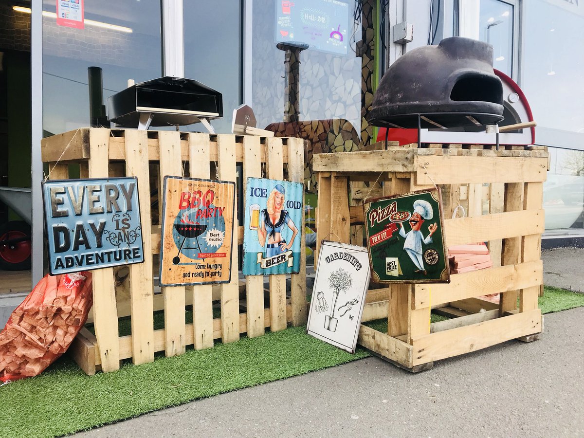 Pizza oven hire available at The Log Shop starting at only £49  🍕🌞 <a href="/HelpSheffield/">Help Sheffield</a> #sheffieldissuper #Sheffield #pizzaoven #pizza
