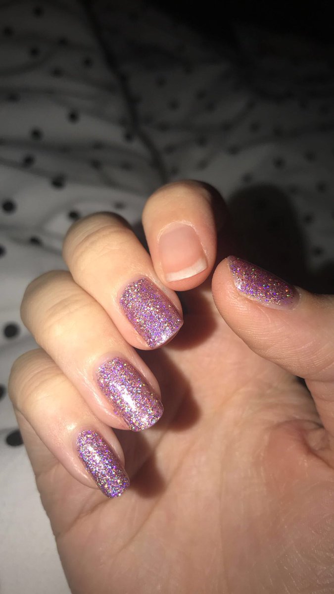 kitty_holo's tweet photo. I woke up this morning and I was like wait wtf where tf is my nail polish but remembered I used a peel off base coat  can’t find the peelie in my bed oops also just realised how short my nails are on my right hand @nailogical @simplybenlogica https://t.co/CVU6XLlVD8
