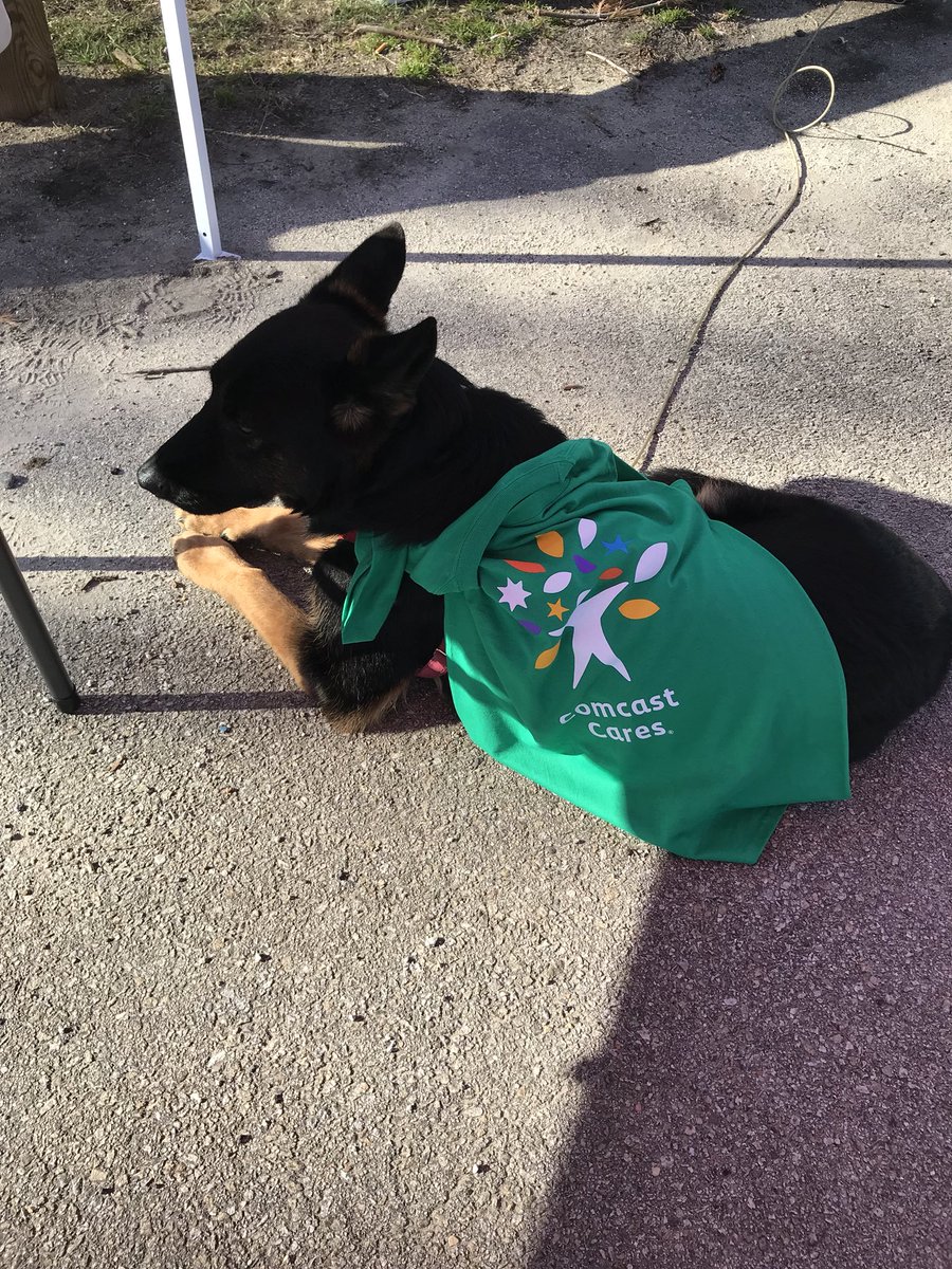 NED_LeX1's tweet photo. Weβre ready to rock with @ComfortZoneCamp at #MineFallsPark for #ComcastCaresDay βοΈπΏπΊ https://t.co/iE1hpKbkPC