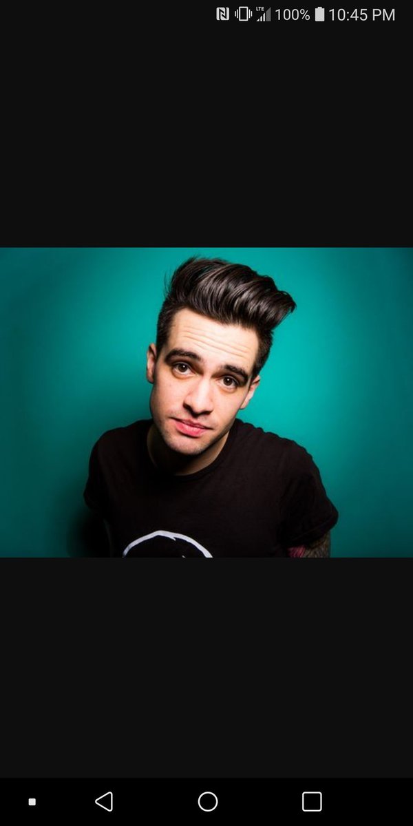 DrKaluless's tweet photo. A drawing of @brendonurie 

this looks almost exact https://t.co/bhrDukQNyN