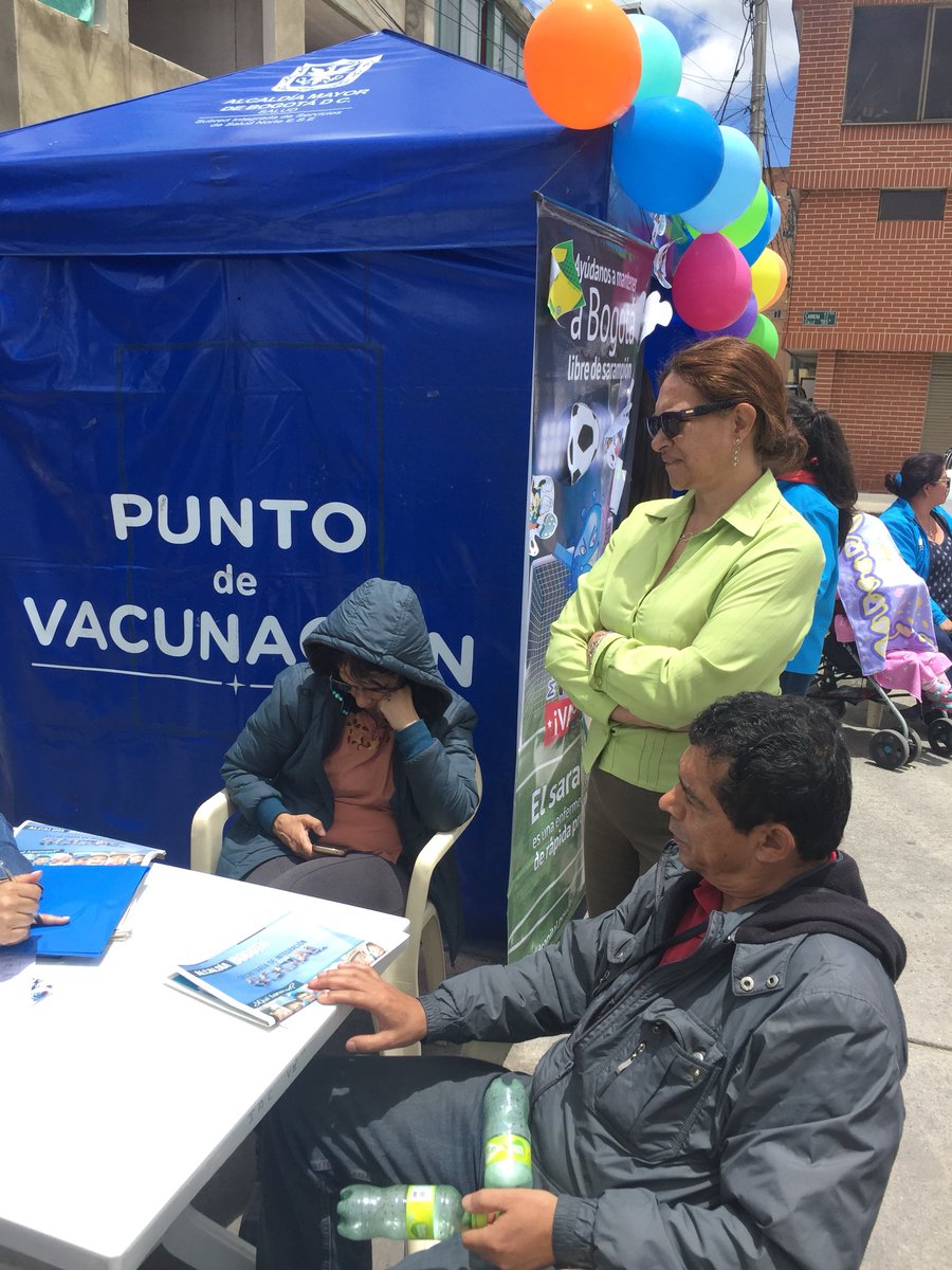 JACVerbenal2's tweet photo. Estrategia de abordaje territorial para el restablecimiento de los derechos. actividades cómo esta, le brindan herramientas integrales a la comunidad para su empoderamiento #CambiemosTodoTodos #Participa  @habitatbogota @SectorSalud @SubRedNorte @HORACIOESTRADA @integracionbta https://t.co/wgWEpOBDp4