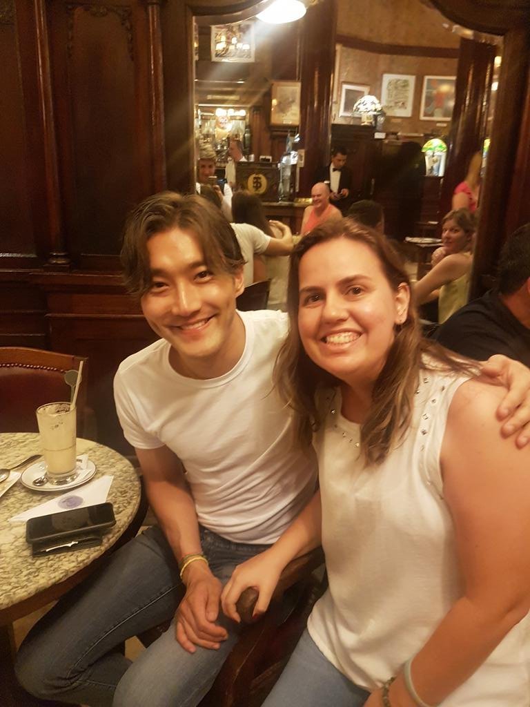WeLoveChoiSiwon's tweet photo. 180421 - Siwon with a fan at Café Tortoni in Argentina. [xbfcx] https://t.co/7CODf1GOBz