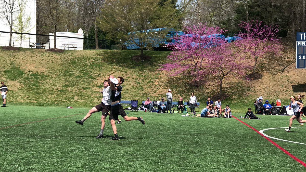 Latin_Lions's tweet photo. @Latin_Lions #UltimateFrisbee team competed in the @DCSAASports #UltimateFrisbee Championships. Our #LatinLions performed remarkably in the semifinal against #WilsonHigh but eventually lost 13-8, after a 7pt comeback in the 2nd half. Great job @WashingtonLatin @tyonker @DC_PCSAA https://t.co/p0xKn4wkze