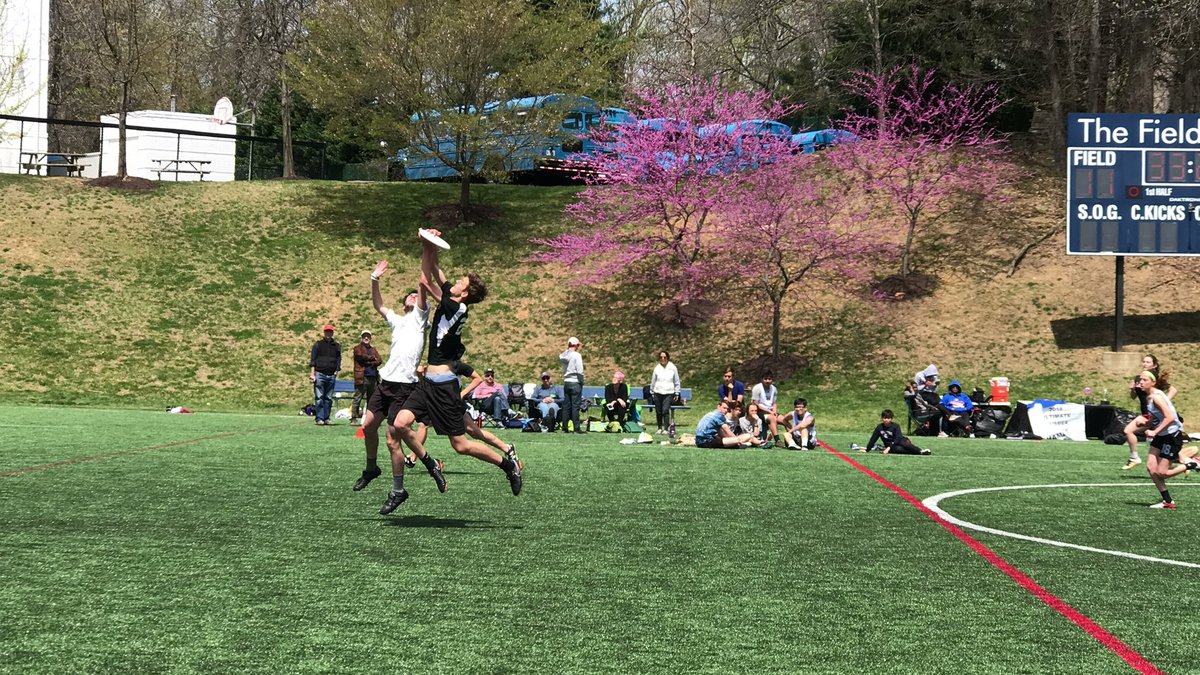 Latin_Lions's tweet photo. @Latin_Lions #UltimateFrisbee team competed in the @DCSAASports #UltimateFrisbee Championships. Our #LatinLions performed remarkably in the semifinal against #WilsonHigh but eventually lost 13-8, after a 7pt comeback in the 2nd half. Great job @WashingtonLatin @tyonker @DC_PCSAA https://t.co/p0xKn4wkze