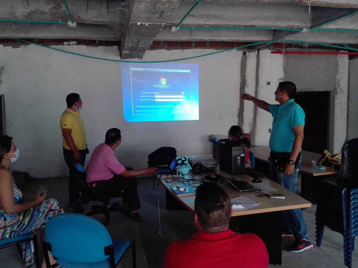 arbeyrobles1981's tweet photo. 2 Practica #EnsamblePC2018 @UnadccavNeiva , Practicando con #instalacion #Sistemas #Dual #computadores @carocalleve, @RedestUNAD  @ClaudioCamiloG1 @Alex_AparicioR @UniversidadUNAD @johnfmontes  @ECBTI_Neiva https://t.co/sxpfBEuB4f
