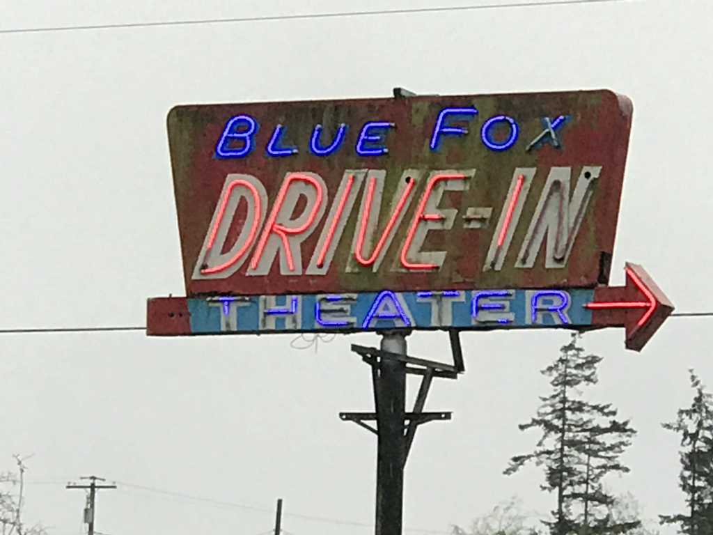 A Whidbey Island camping trip, a rainstorm and surprise drive-in theater greglamm.com/2018/04/21/a-w…
