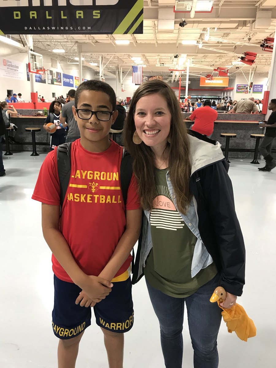 AtothePhaston's tweet photo. Loved cheering on some former and current Lone Stars today! @LindseyElem https://t.co/Uq7hrqJOXy