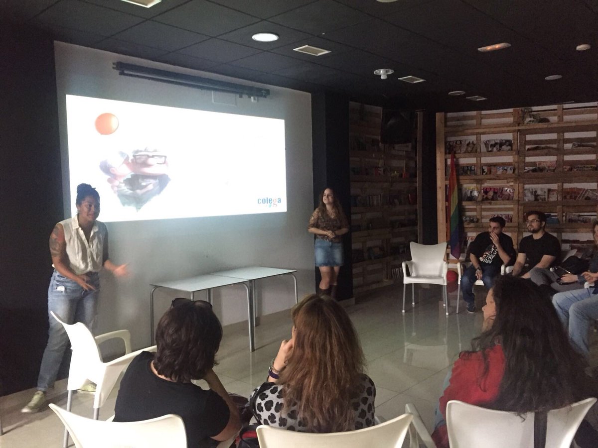 COLEGAALMERIA's tweet photo. Hoy hemos estado entretenido/as con el taller Charla sobre sexualidad a partir de los 50 en el centro sociocultural #Lgbt Colega ¡gracias por esta tarde y por vuestra asistencia! https://t.co/FRsdoxTxOO