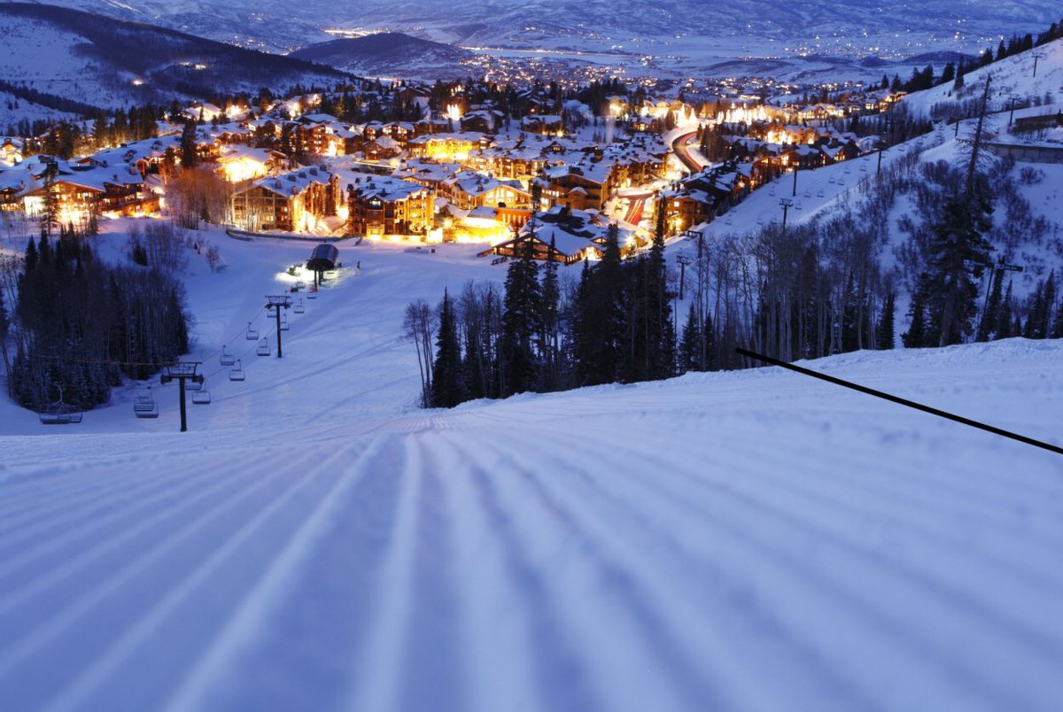 Que maco es veu St. Esteve de les Roures desde l estació. Paraís hivernal a casa nostre!😌