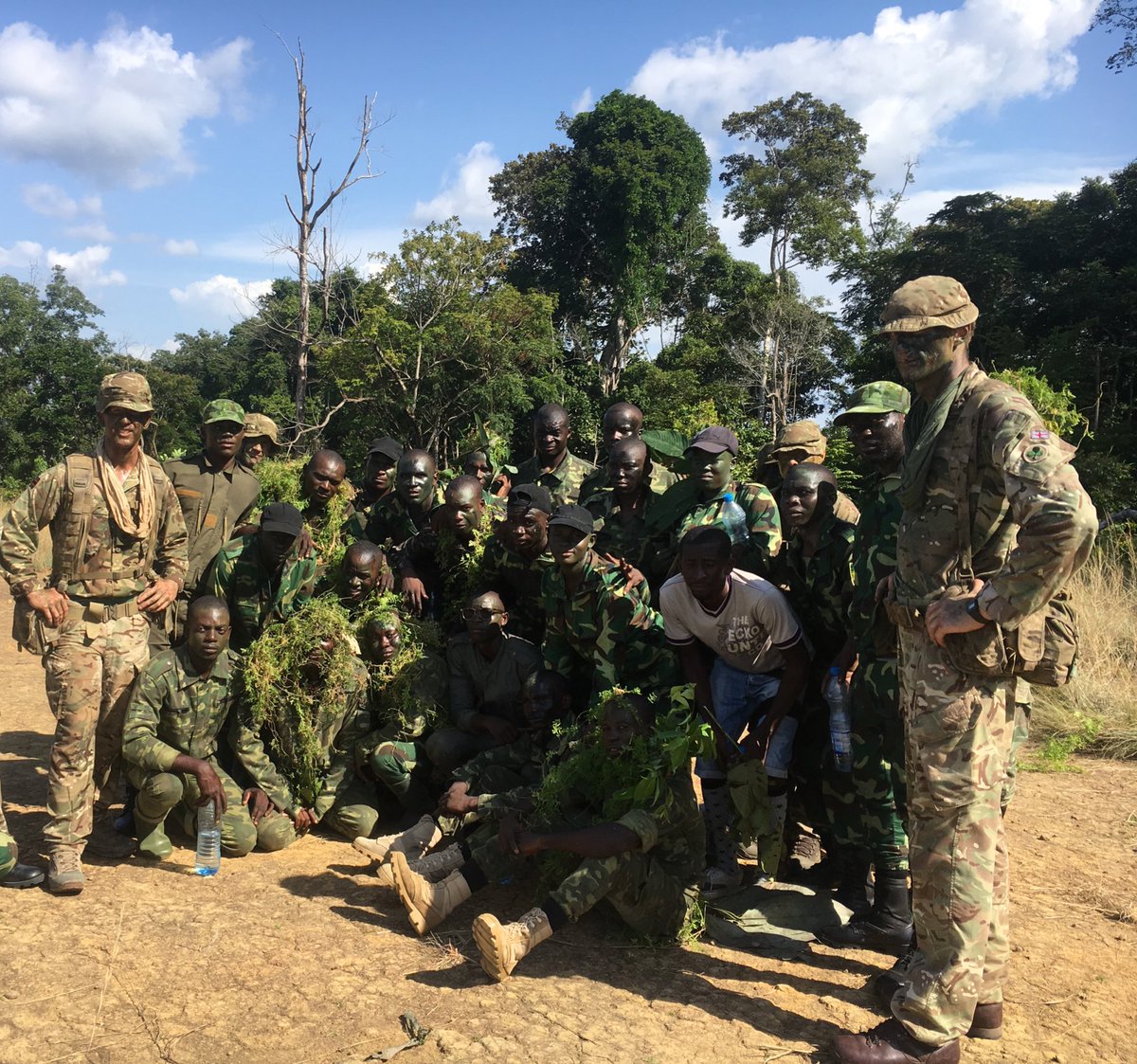 CO_2RIFLES's tweet photo. @2_RIFLES STTT has continued its work training #Gabon @Parcsgabon Ecoguards in their fight against poachers, focussing on camouflage and advanced patrolling. @38IrishBrigade @RiflesRegiment @BritishArmy @ClarenceHouse @DFID_UK @NatGeo @JaneGoodallInst https://t.co/bocmSlwPlm