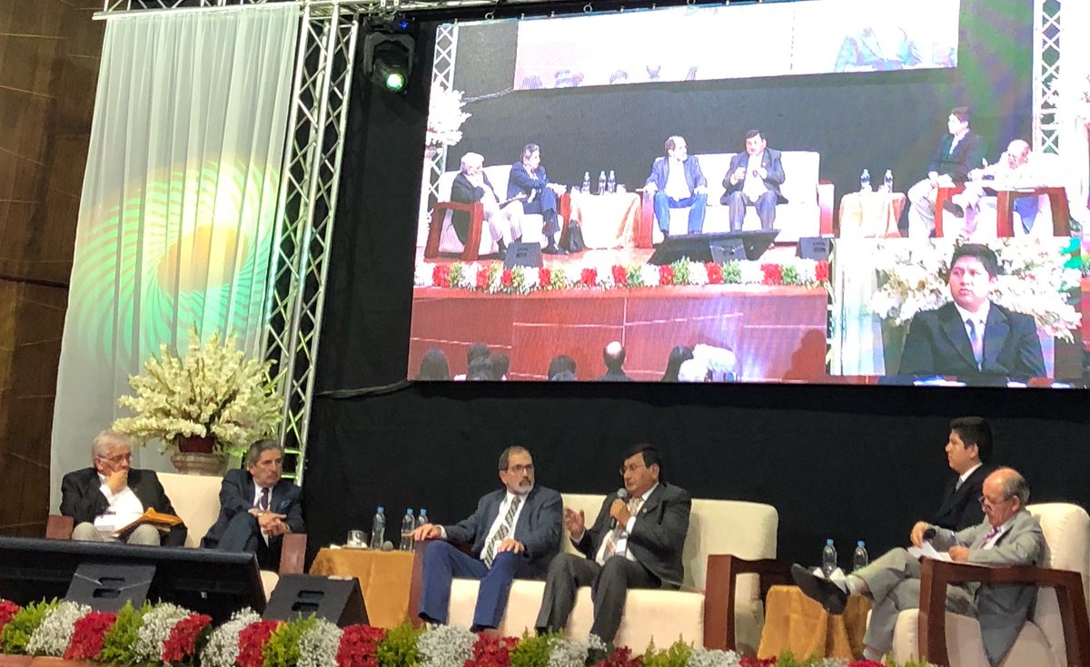 UTecnicaAmbato's tweet photo. ☝🏻El trabajado conjunto siempre será importante para lograr una transformación en la educación. Gracias a los rectores por compartir un espacio con nuestros participantes #EnLaUTA #AmbatoEsMundial 👏🏻 @gnaranjol @uees_ec @UnipampaOficial https://t.co/svVQjQm98G