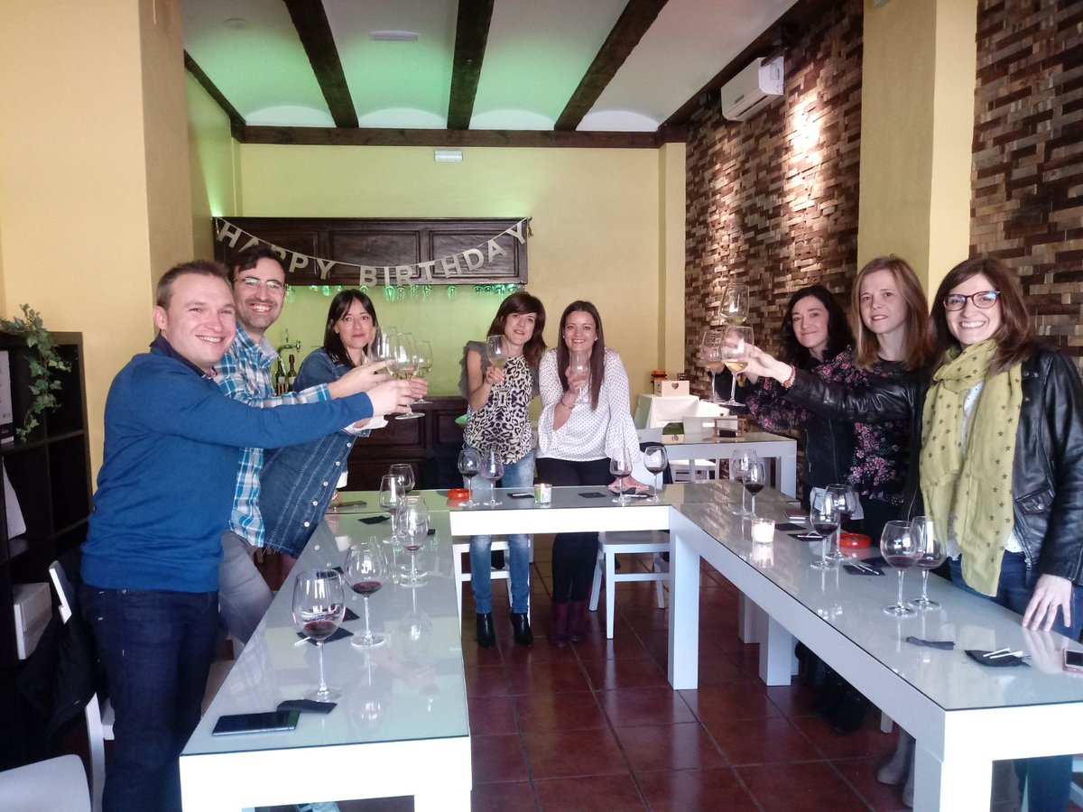Tuvinycoo's tweet photo. Todo esto hemos degustado e invertido en salud con esta cuadrilla de cabretoneros tan guapos y guapas !!!

#Inversionensalud #Tuvinycoexperience #cabreton #wine #beer #Ginebro #planesmolonesdesabado https://t.co/qtBZlcNc5C