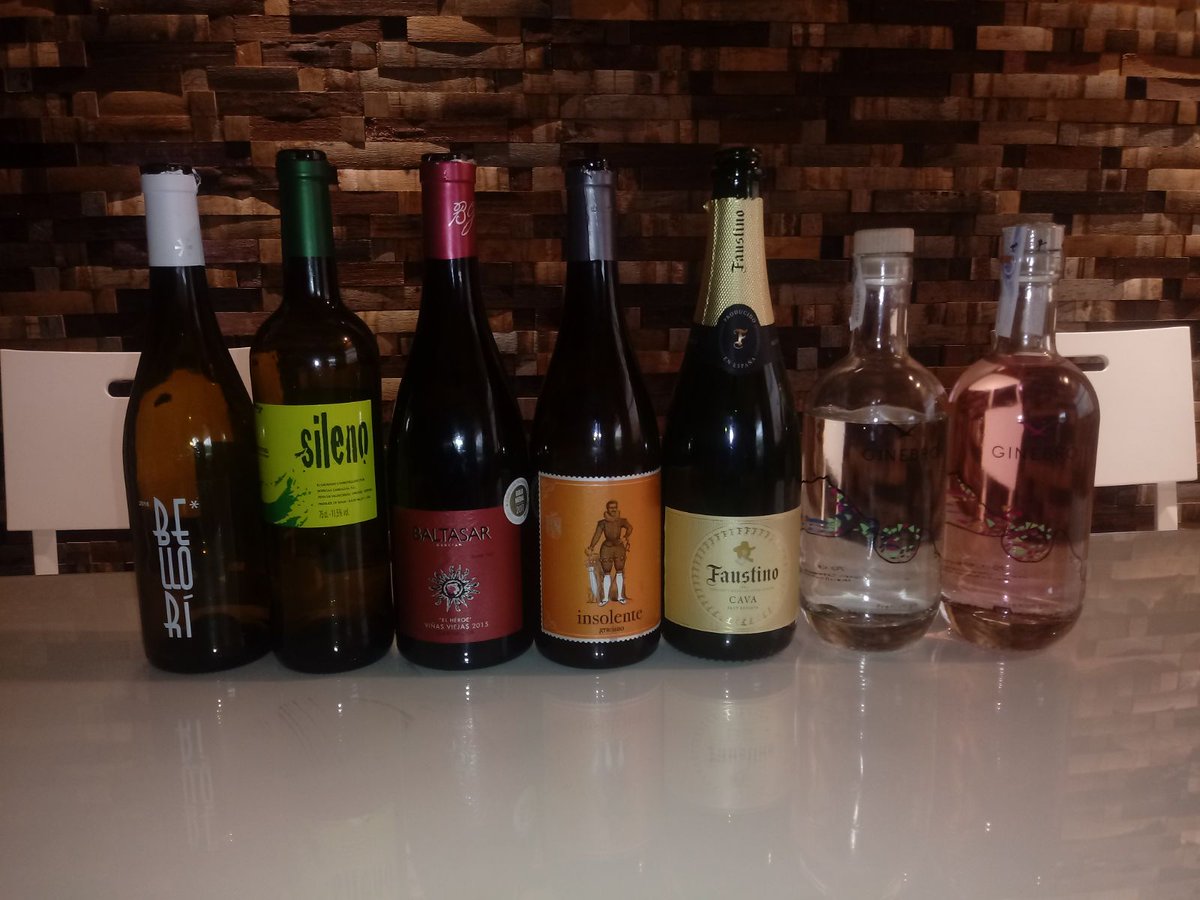 Tuvinycoo's tweet photo. Todo esto hemos degustado e invertido en salud con esta cuadrilla de cabretoneros tan guapos y guapas !!!

#Inversionensalud #Tuvinycoexperience #cabreton #wine #beer #Ginebro #planesmolonesdesabado https://t.co/qtBZlcNc5C