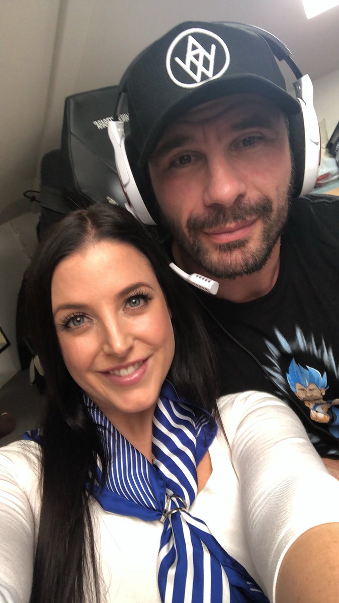 ANGELAWHITE's tweet photo. I’m live on https://t.co/pwHiGwsR6D @manuelferrara @ManuelFerraraTV https://t.co/2ivT90vSTz