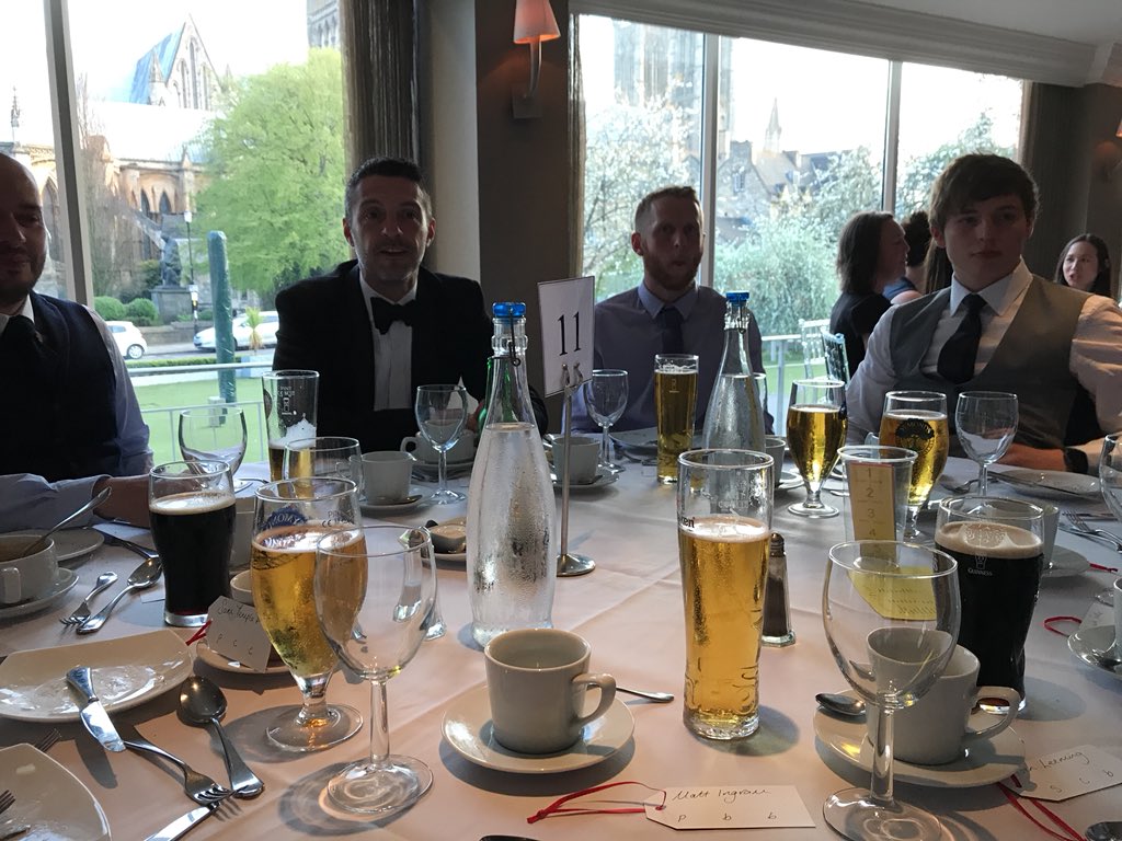 Matt_Ingram20's tweet photo. End of season with Men’s 1s @LindumHockey but someone’s missing.... #WheresGaryJohnson https://t.co/bPdDwQOfEO