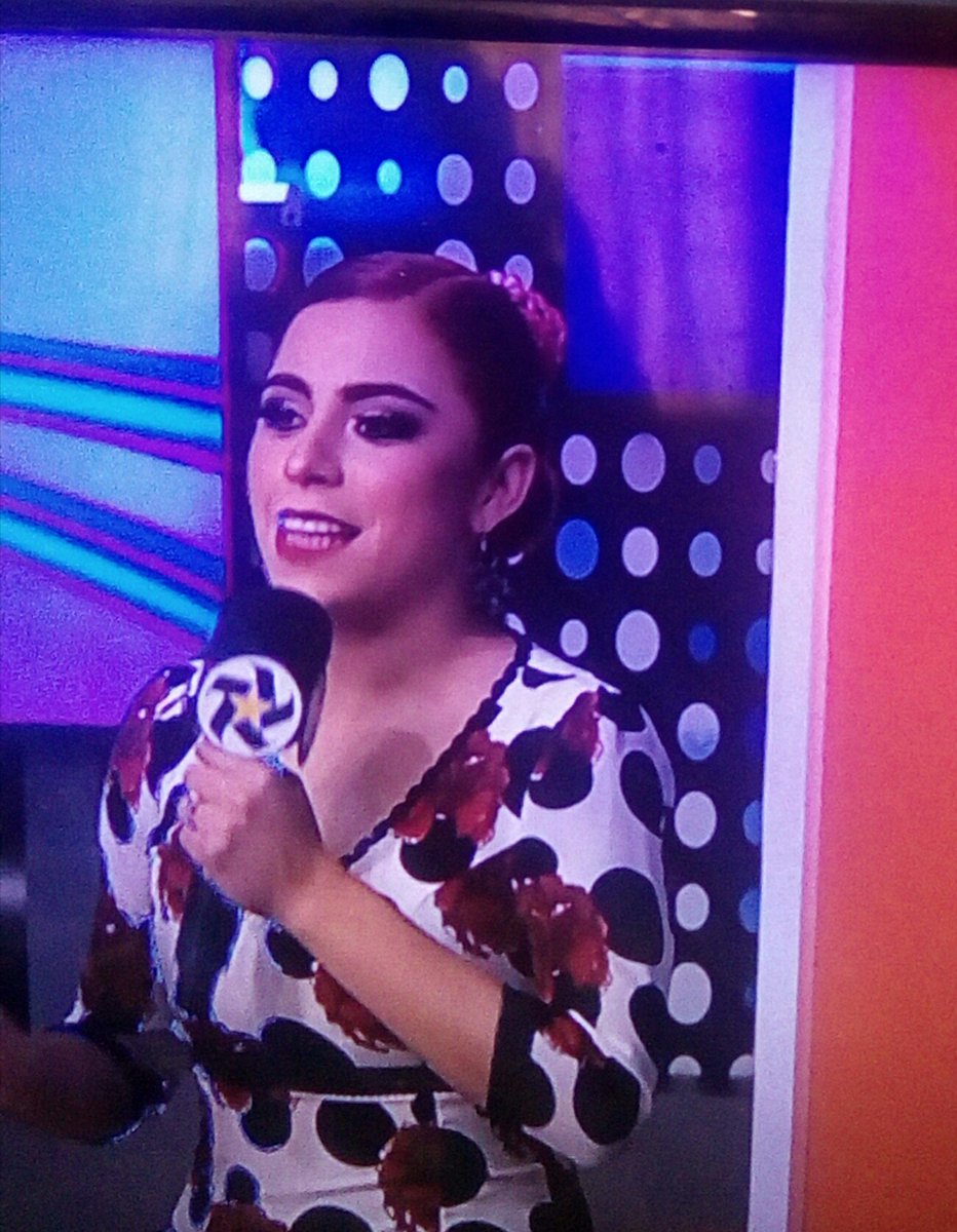 RoberLaurinah's tweet photo. Hermosa @MoniContreras #YoConMoni #PremiosFama https://t.co/FF5CDw7BmR