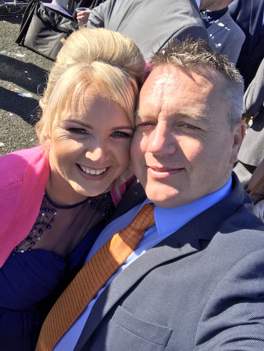 stevkel07's tweet photo. Cant beat Ayr Grand National meet in the sun with the wife......#funnthesun https://t.co/eP9euxpOHi