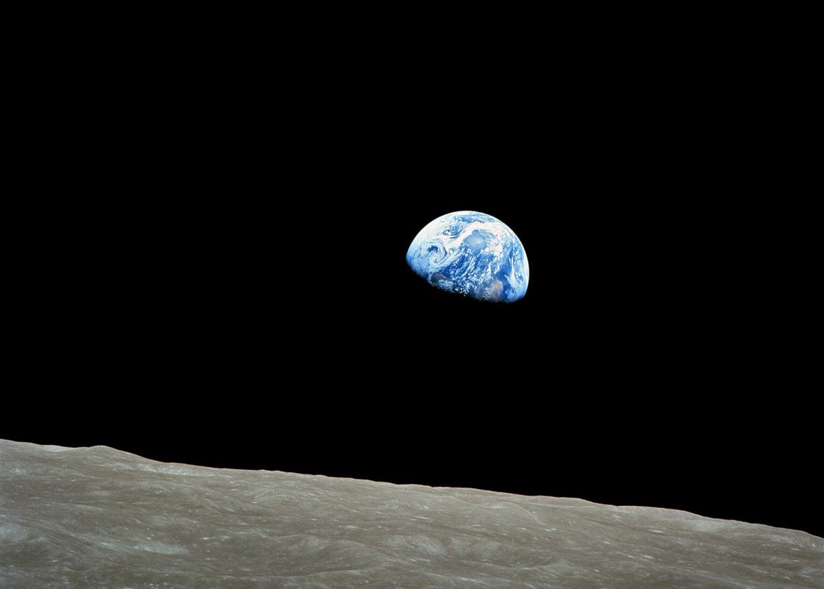 _BMUKN's tweet image. 🌍 „Earth Rise“ ist eine der ersten Aufnahmen der #Erde aus dem All – und zeigt nicht nur ihre Pracht, sondern auch ihre Zerbrechlichkeit. Um unseren Planeten in dieser Schönheit zu erhalten, sind internationaler Umwelt- &amp;amp; Klimaschutz wichtig! #TagderErde #EarthDay #EarthDay2018
