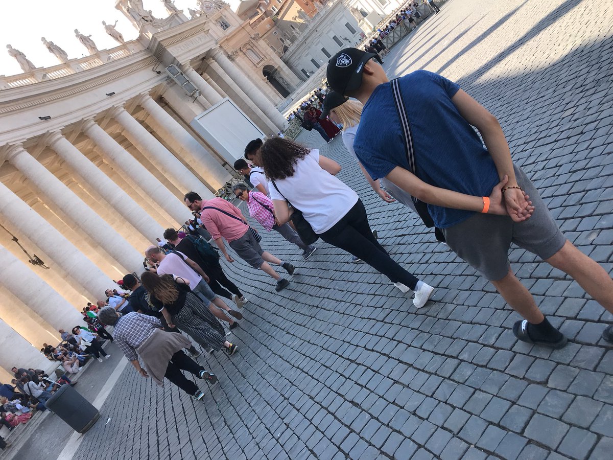 SloZakaria's tweet photo. Guide tour of Achraf, Dimi &amp; Duran https://t.co/ni5NJwGOSO