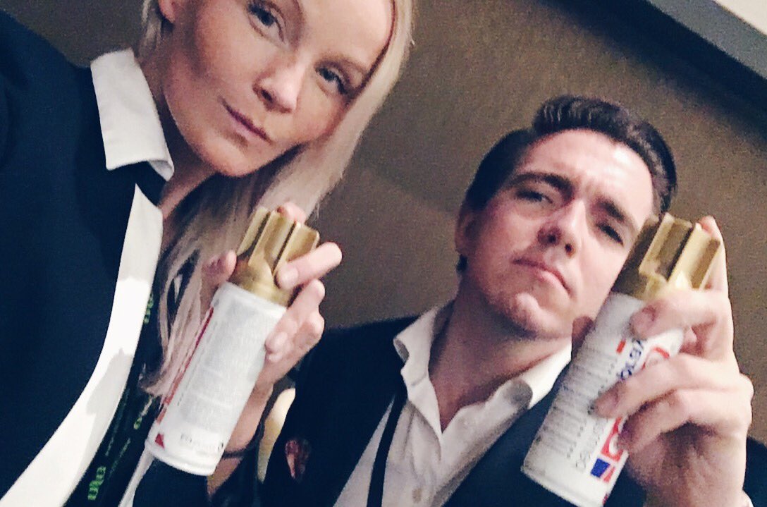 Conciergesene <a href="/Cunen_Classens/">Christophe Cunen-Classens</a> og jeg har løpt inn og ut hver pause i går og i dag. Hva vi pønsker på vil gi mening i kveld! #LMNSO #sprayforlife #alvorinneisalgøyutenfor