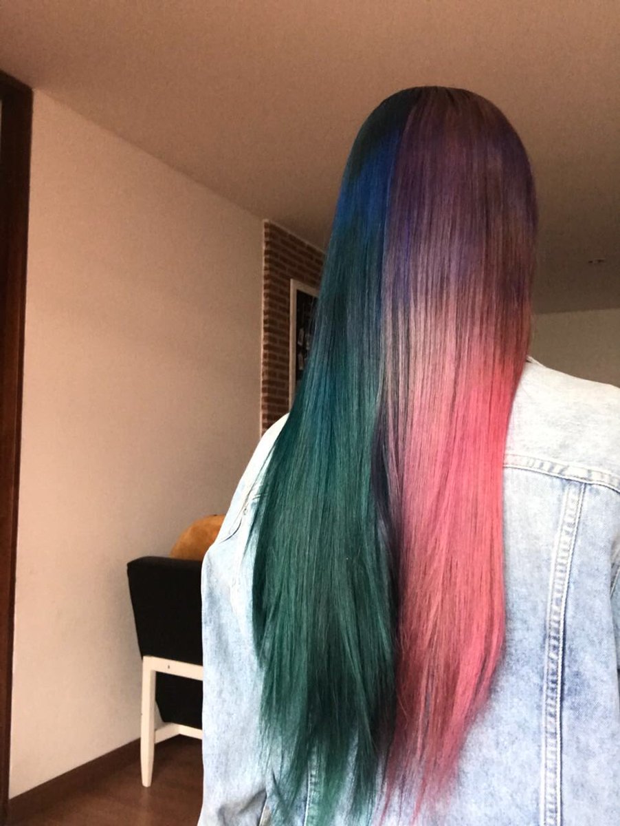 juannabananna's tweet photo. Así llego mi cabello ayer a @lorealpro estaba manchado seco y después de tanto tiempo pedía un cambio a gritos #lorealprocol #colorfulhair #rainbowhair #lorealpro https://t.co/akAALeWhIn