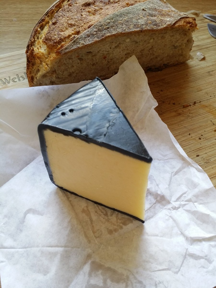 minijaffa13's tweet photo. Some lovely Welsh Black Bomber cheese from @PortyMouse If you haven't paid a visit yet, they've some lush cheeses &amp; accompaniments and all served with a smile! 😆 #shopeatbuyuselocal #eastlothian #portobello @talkporty https://t.co/lzcvFCRee6