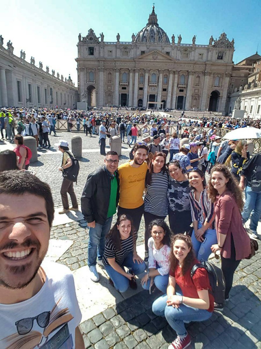 Gifrino's tweet image. Questo weekend le commissioni #csweb e #araldini sono riunite a Roma per fare verifica, progettare e sognare insieme ognuno col suo talento, le sue ricchezze a servizio della fraternità!
#gifra