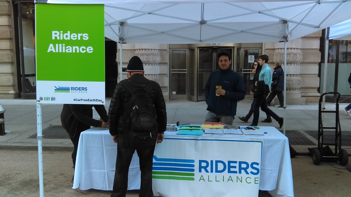 RidersAlliance's tweet photo. Our member Gant and Sara talking to riders on how they can become transit activists and join the movement fighting for change.
#busturnaround #fixthebus #fixthesubway https://t.co/f5Z7yejpXl