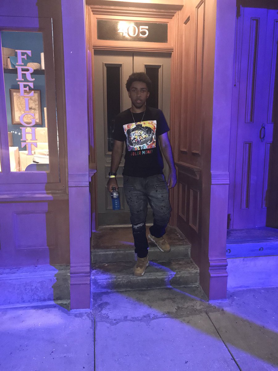 jumpmanlee's tweet photo. F their opinions why would I listen they ain't see the vision💳💰🔥 #gradbash2k18 https://t.co/Nq0jgYkeEK