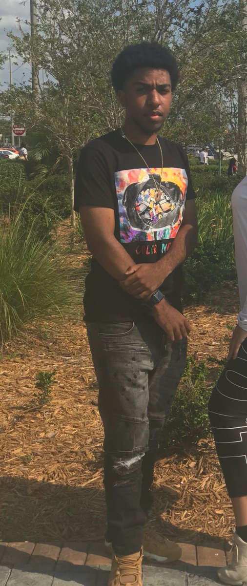 jumpmanlee's tweet photo. F their opinions why would I listen they ain't see the vision💳💰🔥 #gradbash2k18 https://t.co/Nq0jgYkeEK