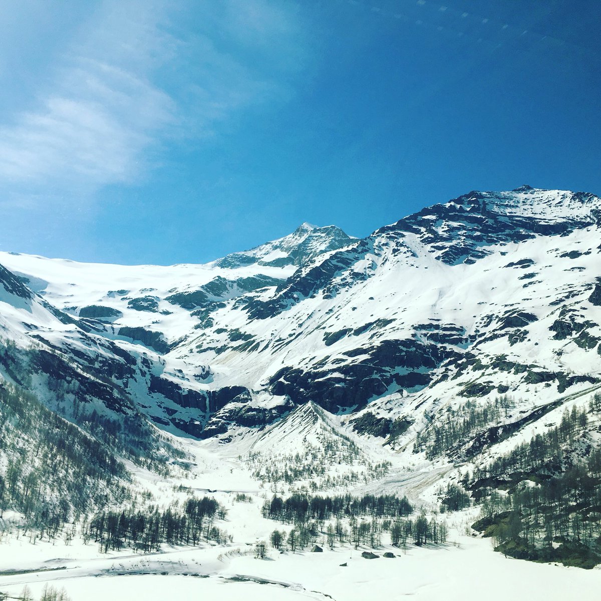 HanzoMagic's tweet photo. #Switzerland #travel #europe #mountains #snow https://t.co/iFVOhH1E4L