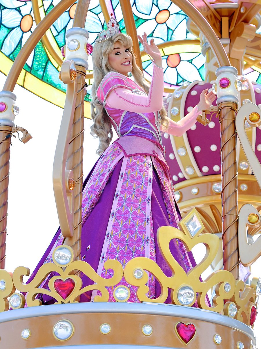 MezzoMikiD's tweet photo. TDR35thメインパレード
ドリーミング・アップ！
ステンドグラスが美しいフロートに乗ったかわいいプリンセスたち☆
詳しくは→https://t.co/op0WS7OwUf https://t.co/jqikintpf0