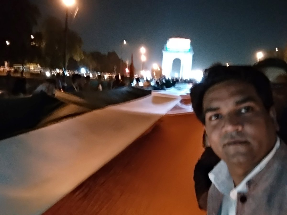 KapilMishra_IND's tweet photo. Tiranga March at India Gate - 

मेरे देश पर, मेरे धर्म पर हमला स्वीकार नहीं
देवी देवताओं का अपमान स्वीकार नहीं

200 फ़ीट लंबा तिरंगा आज इंडिया गेट पर लहराया गया - Great initiative by @ippatel @ShriguruPawanji @AdvAshwaniDubey https://t.co/jrTKKX4Gtq