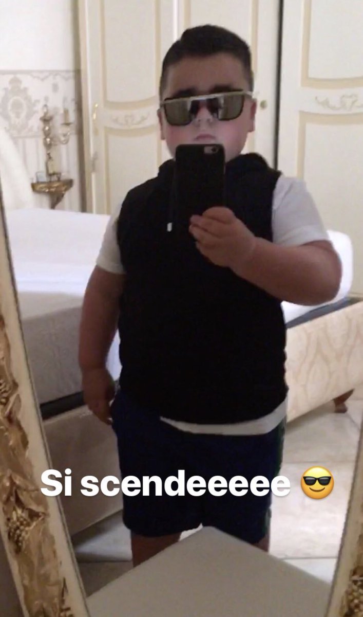 Umbertone2's tweet photo. Like a #boss 😂😁😎
#21aprile #SaturdayMotivation #Naples #napoli #umbertone #SelfieSaturday #model #SUN https://t.co/kg30hU9jGR