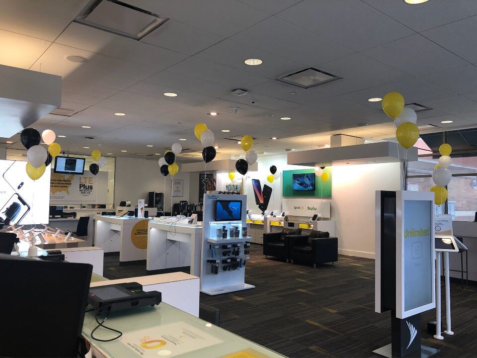 KellyLGomez's tweet photo. KCK come #LiveUnlimited with us @sprint store at The Legends Shopping Center! #JustForYou event with tons of great deals! 

@jimmills22 @MichaelBirchler @Sprint4Midwest @Momoney_momo @Sprint4Midwest https://t.co/WBR8HbPum3