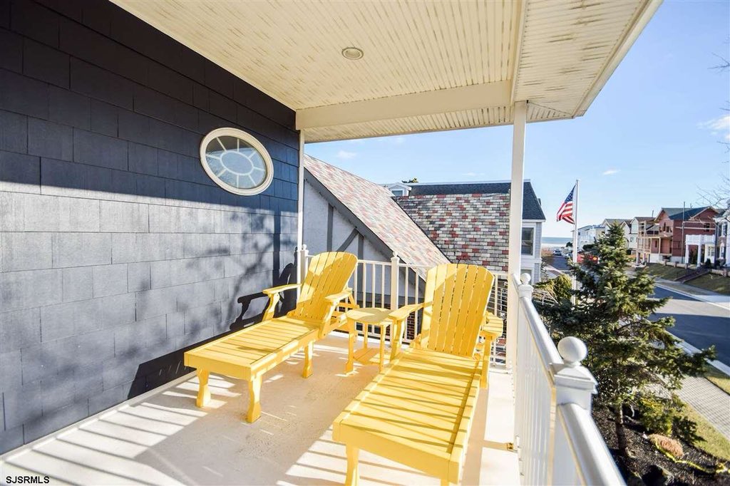 Jess_RealEstate's tweet photo. OPEN HOUSE TODAY 11-1pm
Margate Parkway section BEACH BLOCK! Come see 101 S. Nassau. You won’t be disappointed!#openhouse #realtor #realestate #beachblock #margate #margatebeach #realestateagent #agent #soleilsir #soleilsothebysinternationalrealty #jessicagonzalezrealestate https://t.co/rWdJOXhfLX