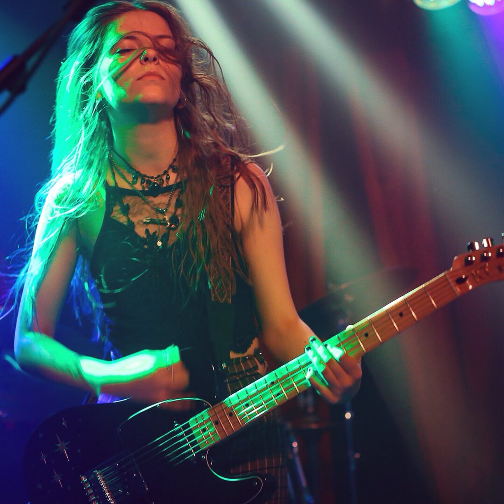 Last night’s <a href="/LostInTheManor/">Lost In The Manor</a> vs <a href="/HIDDENHERD/">Hidden Herd</a> show at <a href="/TheFinPub/">The Finsbury</a> was so great. Tap and #swipeleft ⬅️ for my pics feat. headliners <a href="/valerasband/">VALERAS</a>, <a href="/tgaotv/">The Golden Age of TV</a>, <a href="/youthsectorband/">youthsector</a> and <a href="/Tuvalmusic/">Tuval</a> 📷🎶 #livemusic