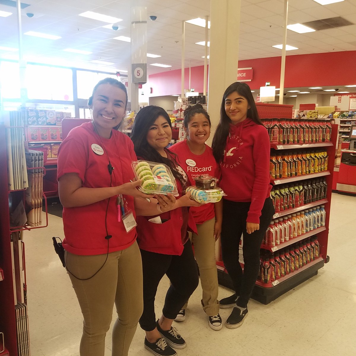 This incredible team made red goal Thursday night and my amazing GSA Allyssa and front end team member Monica received an amazing guest comment on YELP..today was amazing because of the team!#2195drivesserviceandsales#APlayers <a href="/GSTL_Alli/">Allison Moreno</a> <a href="/KrystalUllegue/">Krystal Ullegue</a> <a href="/Salcidomama/">Anne Salcido</a> @loloDunbar