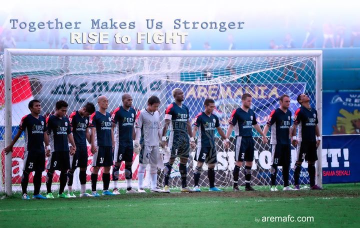 we_aremania's tweet photo. Masih ingat mereka?
Baru menang pada laga kedelapan ISL 2011-2012.

Kebersamaan dan kerja keras yg menyelamatkan mereka dari jurang degradasi.
#RiseToFight https://t.co/KT2vF9vX1t
