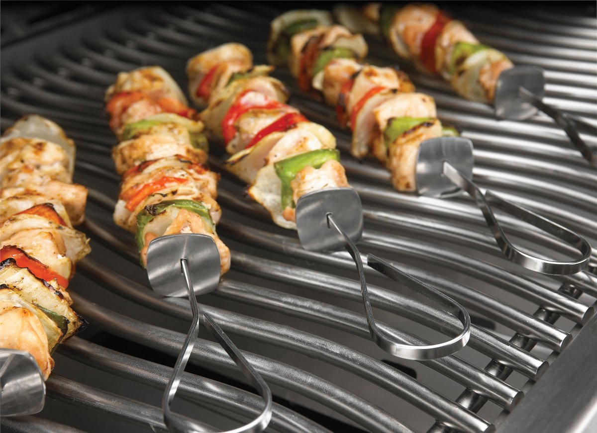 You’ll know it’s a Napoleon with the Iconic WAVE™ cooking grids for those distinctive sear marks. #napoleongrill #WaveGrids