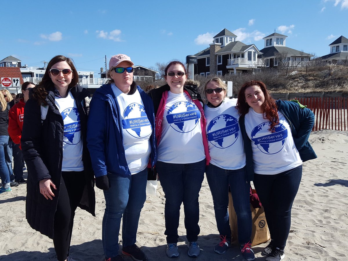 SaveTheBayRI's tweet photo. Hanging out at Salty Brine with #uriserves @URIAlumniAssoc and tons of others for Earth Day cleanup! https://t.co/DulHeBFcBs