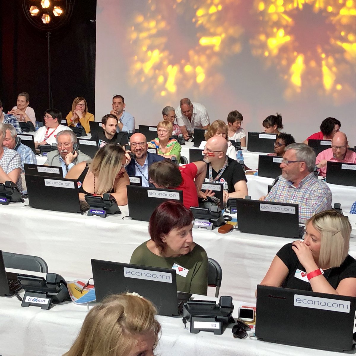 CharlesMichel's tweet photo. Bravo à tous les bénévoles qui se mobilisent pour le @televie Grâce aux dons, 208 chercheurs travaillent sans relâche pour faire reculer la maladie. #FaisonsGagnerLaVie https://t.co/lTQbVurcX3