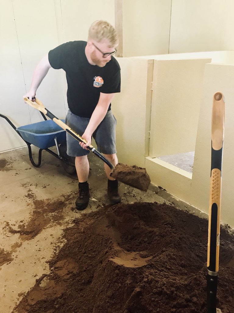 Fife_Zoo's tweet image. We’ve changed our mind. Scrapped the beach idea and made some major progress with our new meerkat house and exhibit!

#smellslikehardwork #justkeepdigging