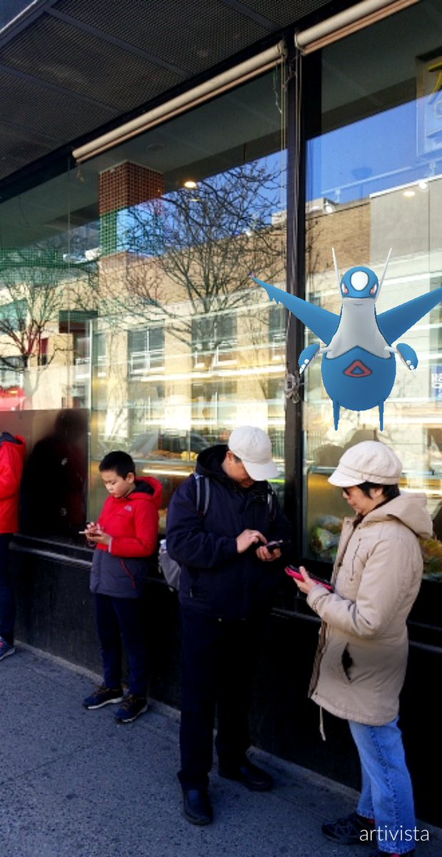 _artivista's tweet image. #Pokemongoarphoto #PokemonGO #armode #latios ❤raids in flushing. A couple that raids together stays together.