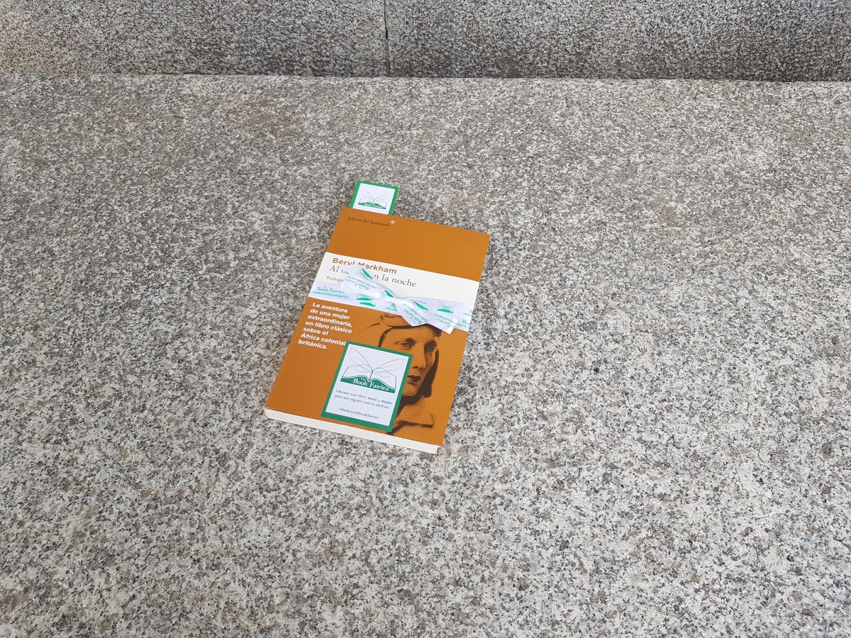 bookfairies_mad's tweet photo. #AlOesteConLaNoche que vuela rápidamente de su localización en los #JardinesDeSabatini #Madrid @LibrosAsteroide #bookfairiesreadingAfrica #ibelieveinbookfairies https://t.co/f9dTgEQ955