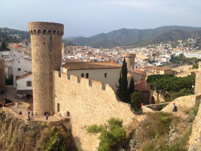 CostaBravaLS's tweet photo. Headed for Tossa de Mar this summer? https://t.co/MuoC6A3TxY Here's what to do (when you're sick of the beach!) #TossaDeMar #Tossa #EnjoyTossa #inCostaBrava #CostaBrava https://t.co/eKswwYC5rN
